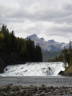 ボウ滝（Bow Falls）