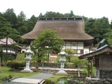 藁葺き屋根の正法寺