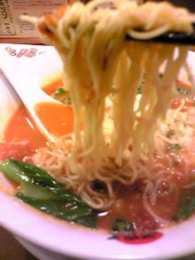 渋谷で働くモバイルエンジニアのブログ-太陽のトマト麺食べ中