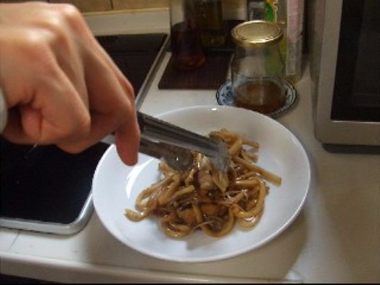 きのこたっぷりの焼きうどんレシピ工程