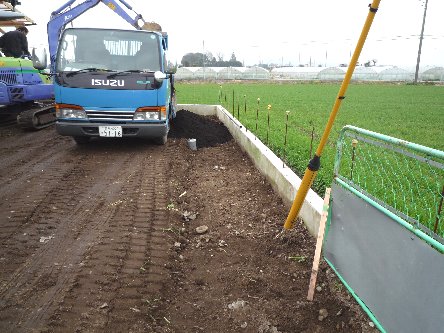 松島匠建の建てる木の家　「太田生品の家」Ｗeb日誌-黒土入れ
