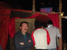 入り口前