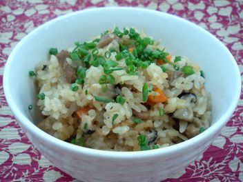 沖縄の炊込みご飯「ジューシー」