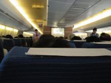 飛行機内