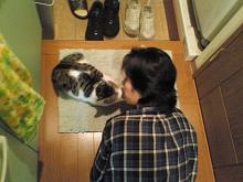 パパと玄関先でらぶらぶ