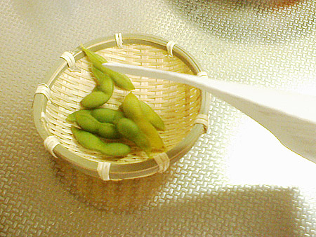 茹で上がりを扇ぐ