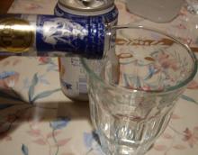 ジンを注ぐ