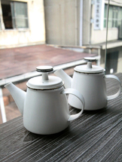 YUMIKO IIHOSHI PORCELAINのポット