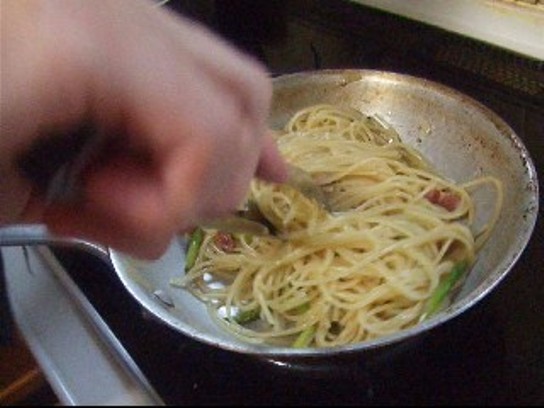 アスパラガスとベーコンのパスタ調理工程画像