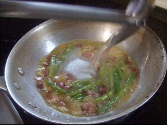 アスパラガスとベーコンのパスタ調理工程画像