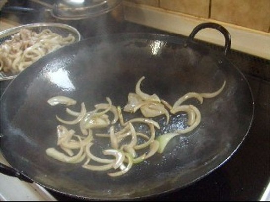 きのこたっぷりの焼きうどんレシピ工程