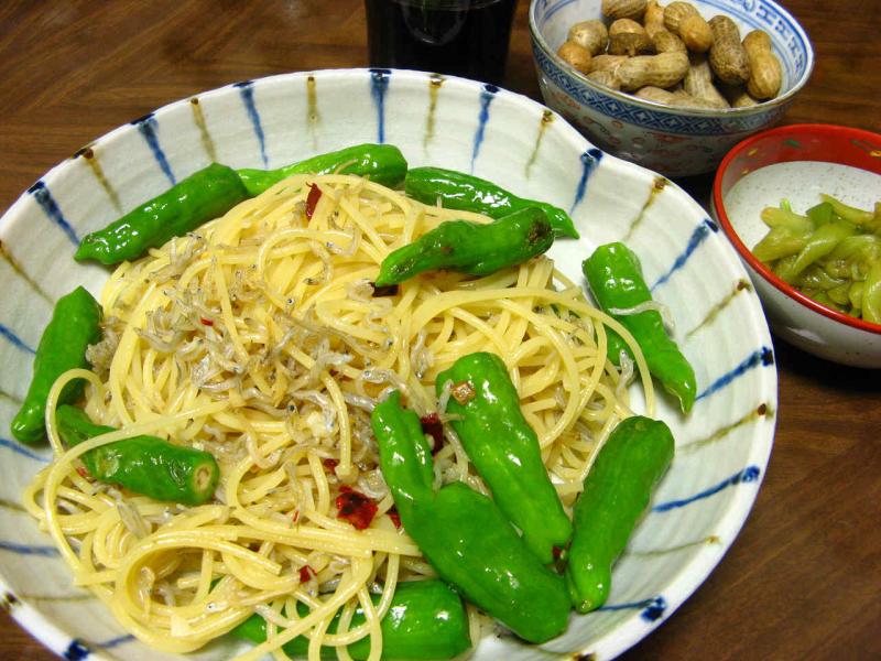 10/28 晩 ししとうとじゃこのパスタ