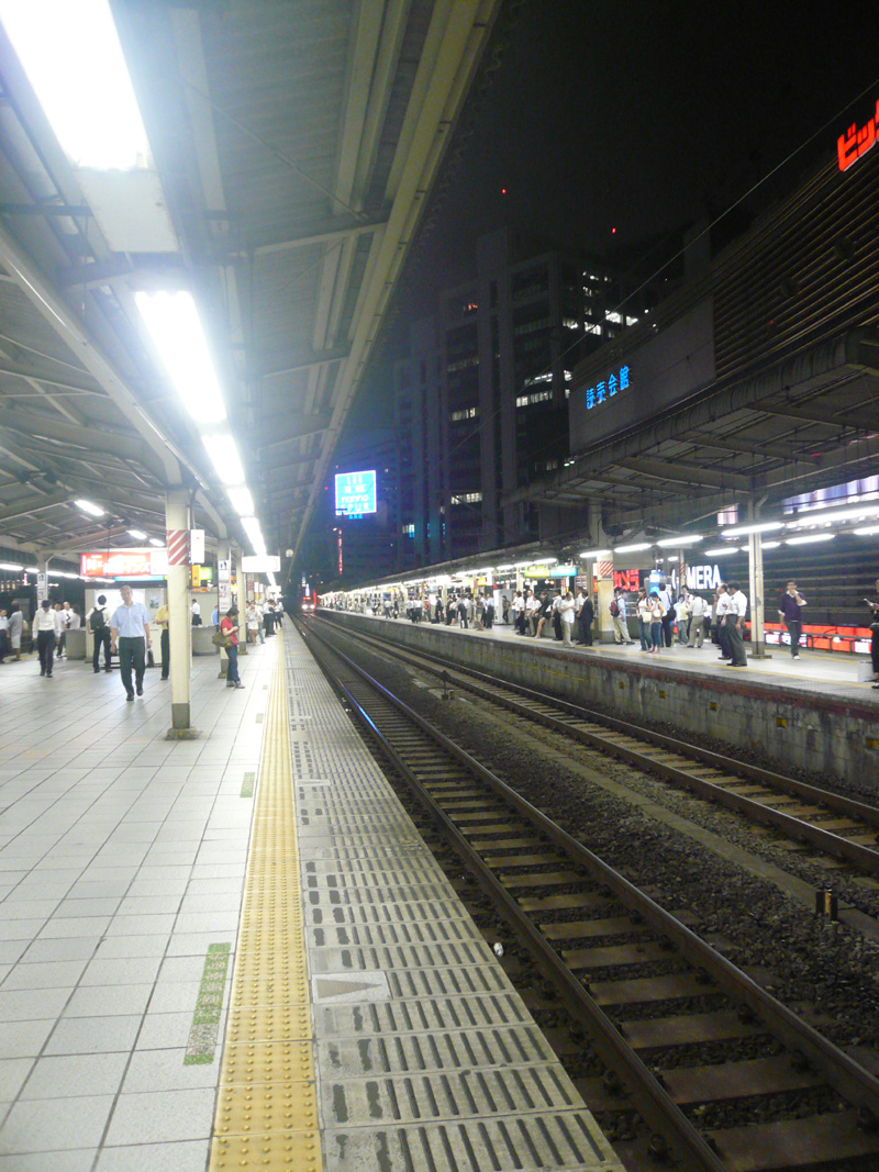 有楽町駅構内 その2 DMC-FX50 にて