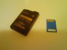 バッテリー、メモリーカードをPSP本体からはずす