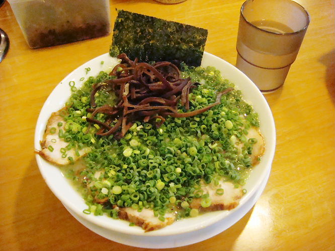 ネギ多めチャーシュー入り