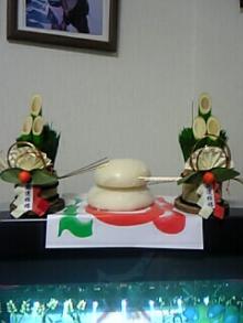 門松とミカンのない鏡餅