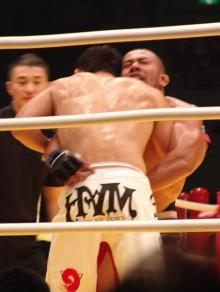 投げるか？