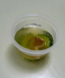 容器に小分けしたゴーヤと豚肉の寒天