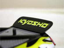 光り輝くKYOSHOのロゴ（タミヤ車なんですが）