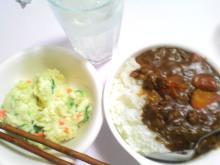 カレーとポテトサラダ