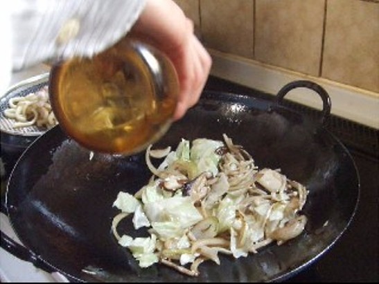 きのこたっぷりの焼きうどんレシピ工程