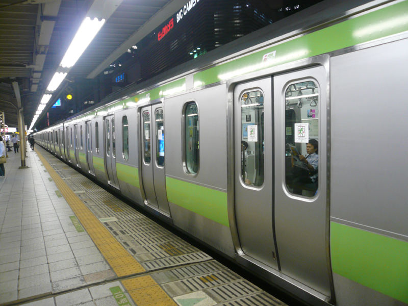 有楽町駅構内 DMC-FX50 にて