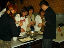 ワンタン作り会の次は誕生日の祝いー生歌