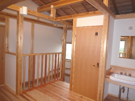 松島匠建の建てる木の家　「太田生品の家」Ｗeb日誌-階段下がる
