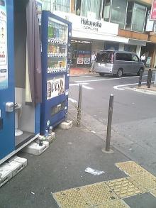 西口駅出口（右側）