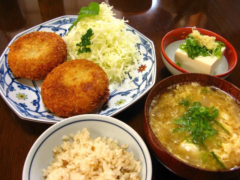 10/28 昼 コロッケ定食