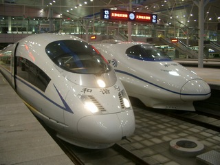 CRH3(手前)とCRH2(奥)