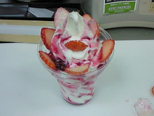 札幌ミルクハウスの真っ直ぐ持って食べて下さい-200901171344000.jpg