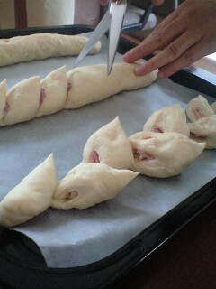 子連れＯＫパン教室ｉｎ横浜　　～ボウル一個で簡単パン作り～-ベーコンエピ２