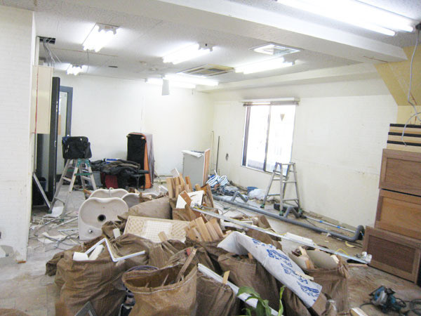 現場の出来事-店舗解体　事務所回復工事4