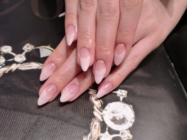 こんにちは★大人気のシャンティネイルです★