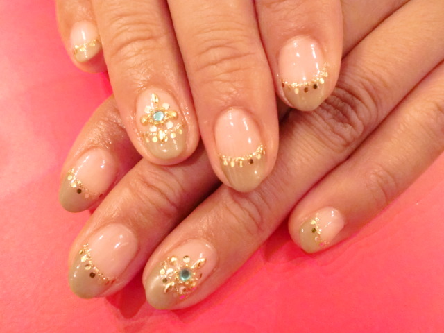 こんにちは★大人気のシャンティネイルです★