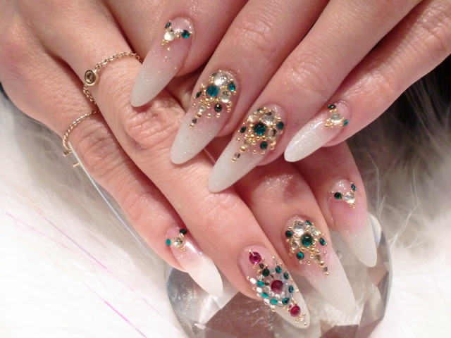 こんにちは★大人気のシャンティネイルです★