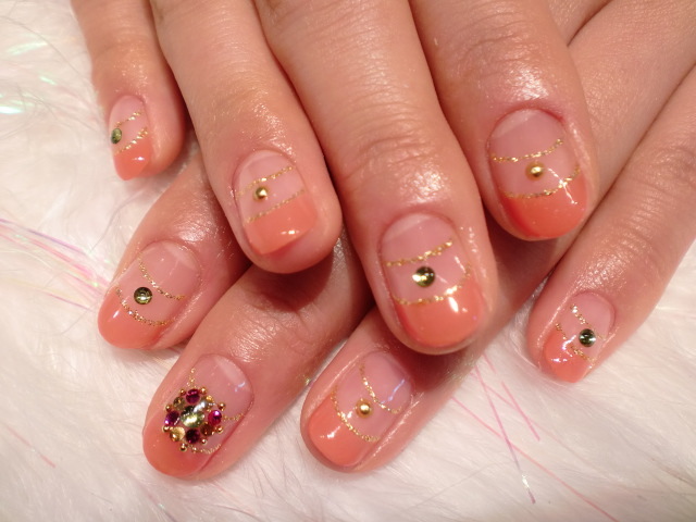 こんにちは★大人気のシャンティネイルです★