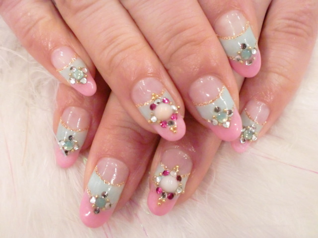 こんにちは★大人気のシャンティネイルです★