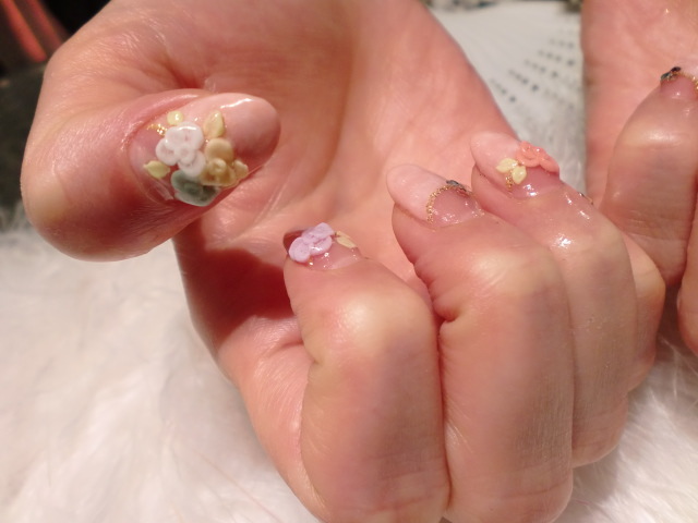 こんにちは★大人気のシャンティネイルです★