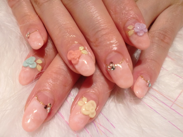 こんにちは★大人気のシャンティネイルです★