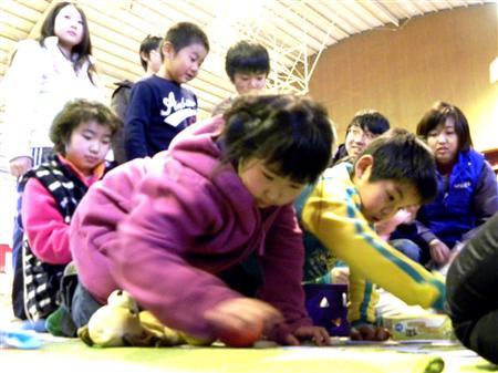 つらい思い小さな胸に　被災者に生きる希望を与える子供たち