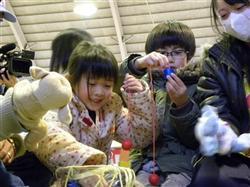 つらい思い小さな胸に　被災者に生きる希望を与える子供たち