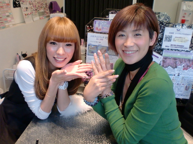 こんにちは★大人気のシャンティネイルです★