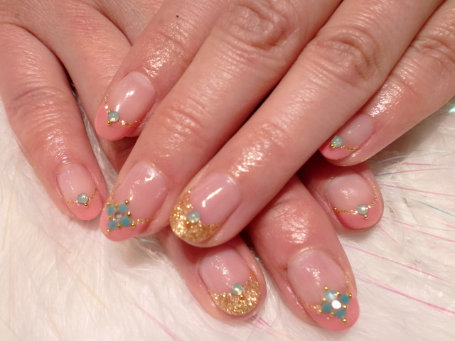 こんにちは★大人気のシャンティネイルです★