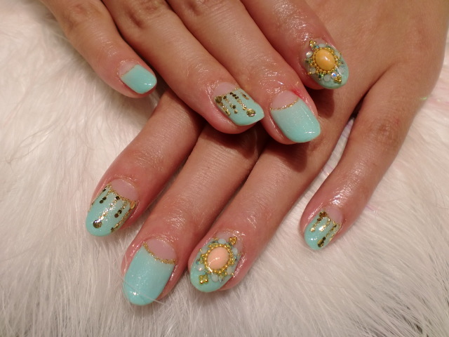 こんにちは★大人気のシャンティネイルです★