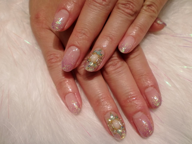 こんにちは★大人気のシャンティネイルです★