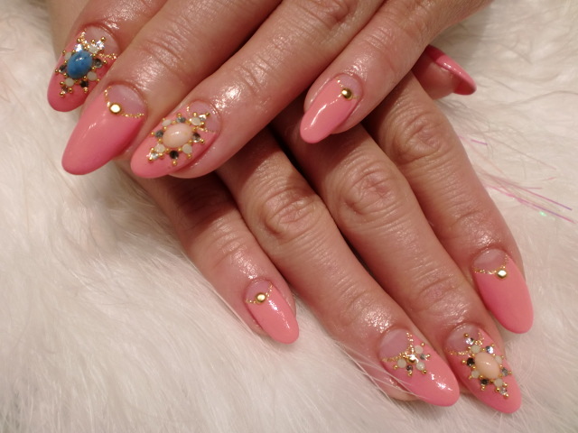 こんにちは★大人気のシャンティネイルです★