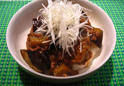 なすそぼろ丼_01