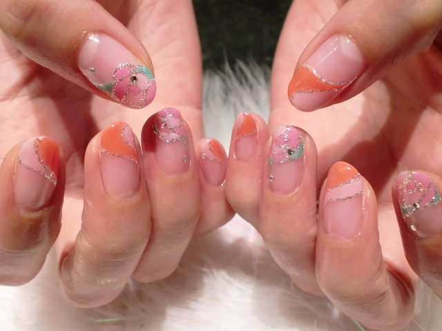 こんにちは★大人気のシャンティネイルです★